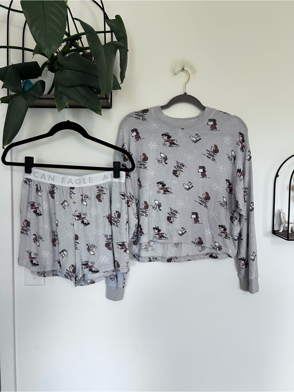 American Eagle Peanuts Charlie Brown Pajama Set Long Sleeve & Shorts Size Small
